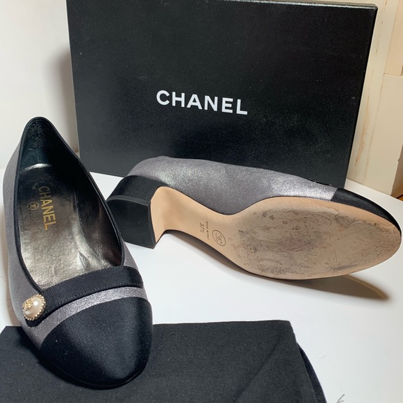 Authentic CHANEL Pumps - Picture 6 of 7